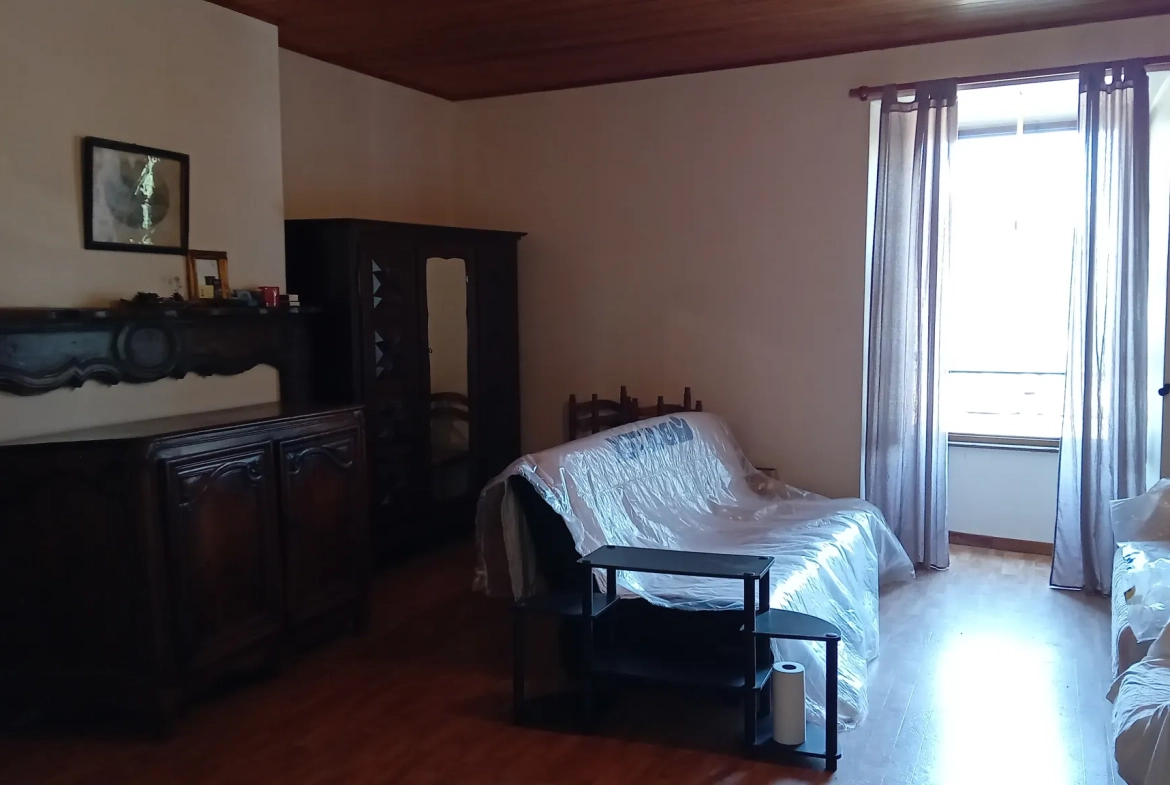 Maison de village à Liaucous avec grand potentiel et travaux à prévoir 