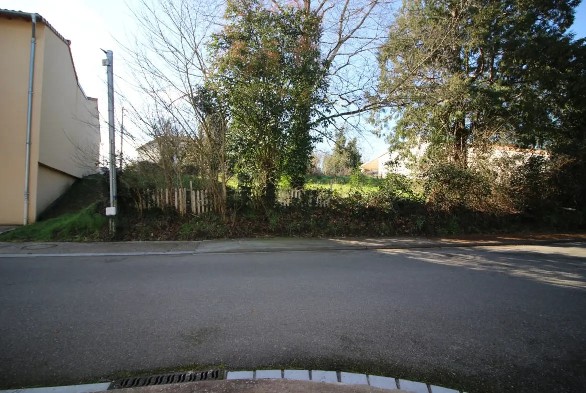 Terrain constructible de 485 m² à Montbartier, idéal pour résidence ou investissement 
