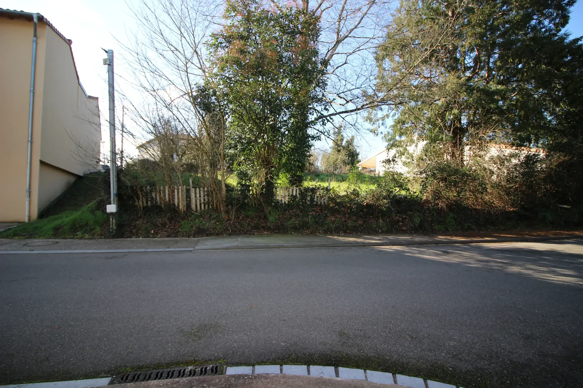 Terrain constructible de 485 m² à Montbartier, idéal pour résidence ou investissement 