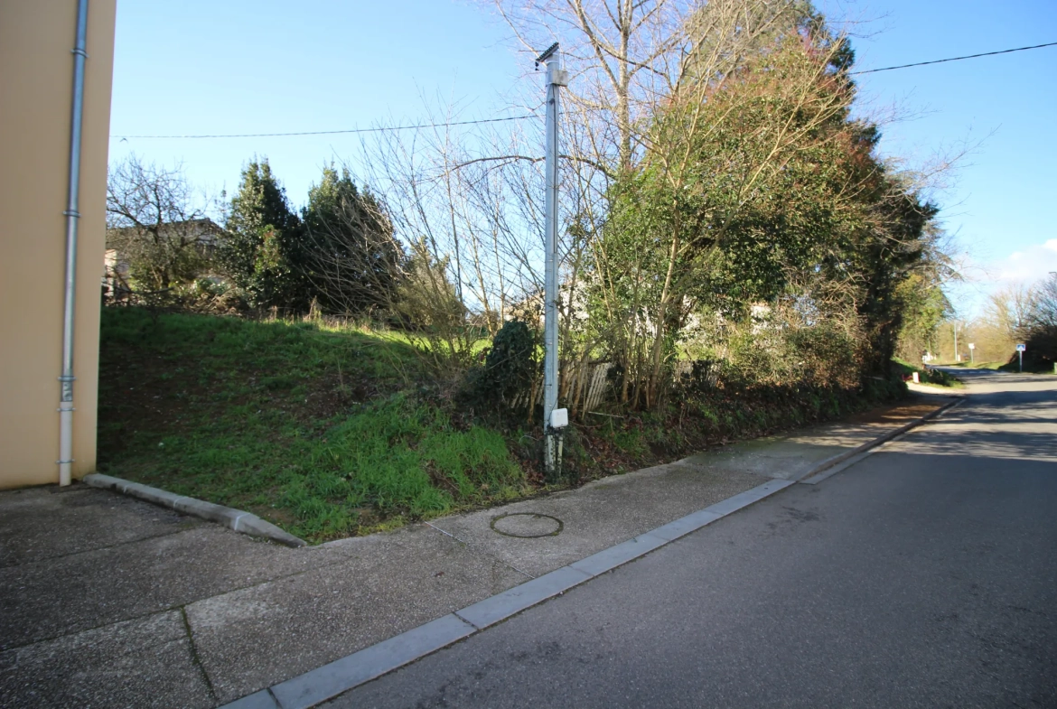 Terrain constructible de 485 m² à Montbartier, idéal pour résidence ou investissement 