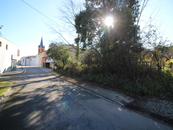 Terrain constructible de 485 m² à Montbartier, idéal pour résidence ou investissement