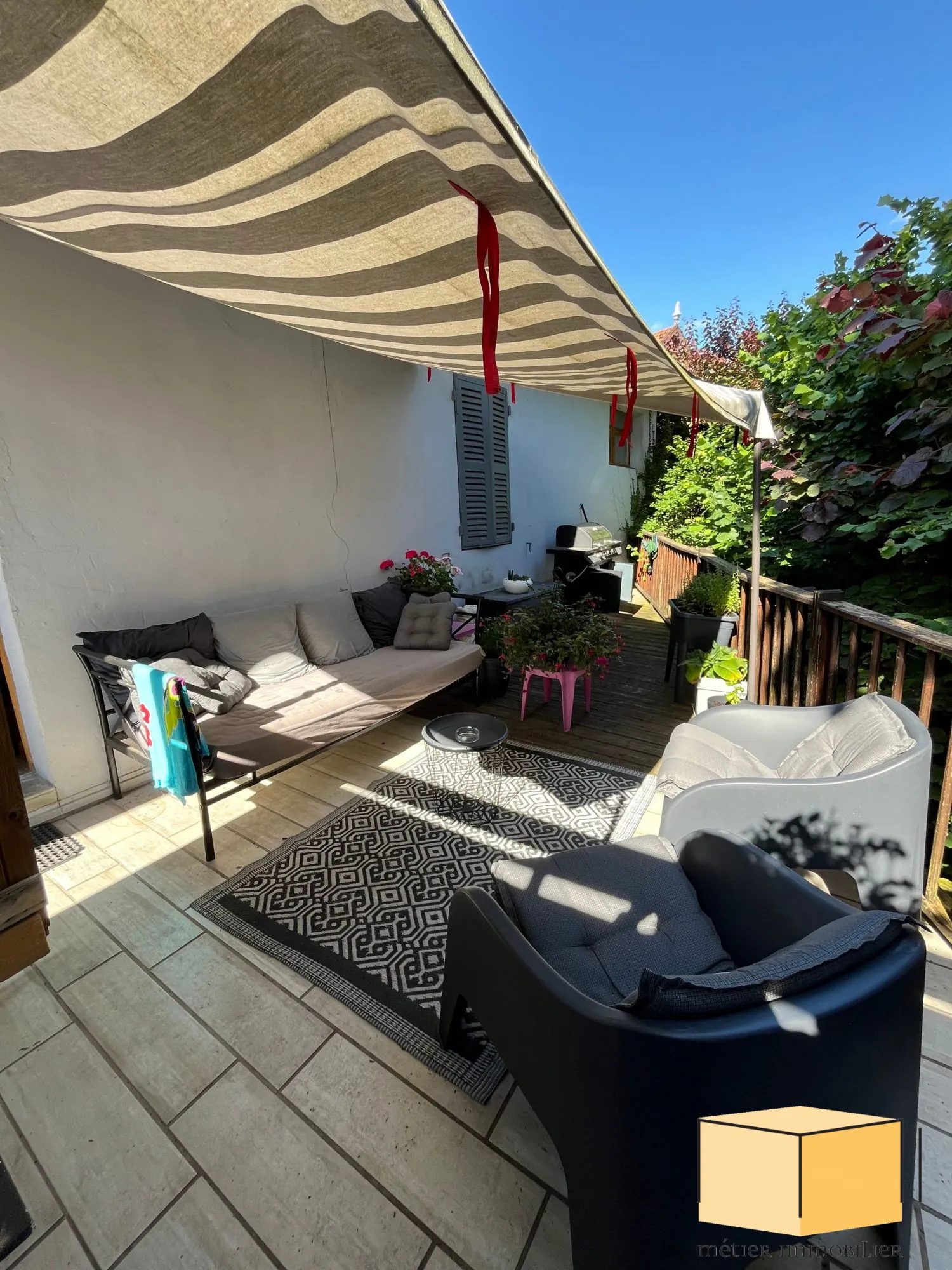 Appartement 3 pièces rénové avec terrasse à Yenne centre-ville 