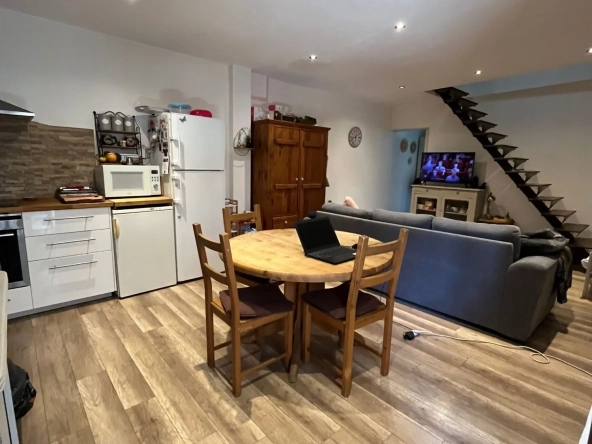 Appartement 3 pièces rénové avec terrasse à Yenne centre-ville