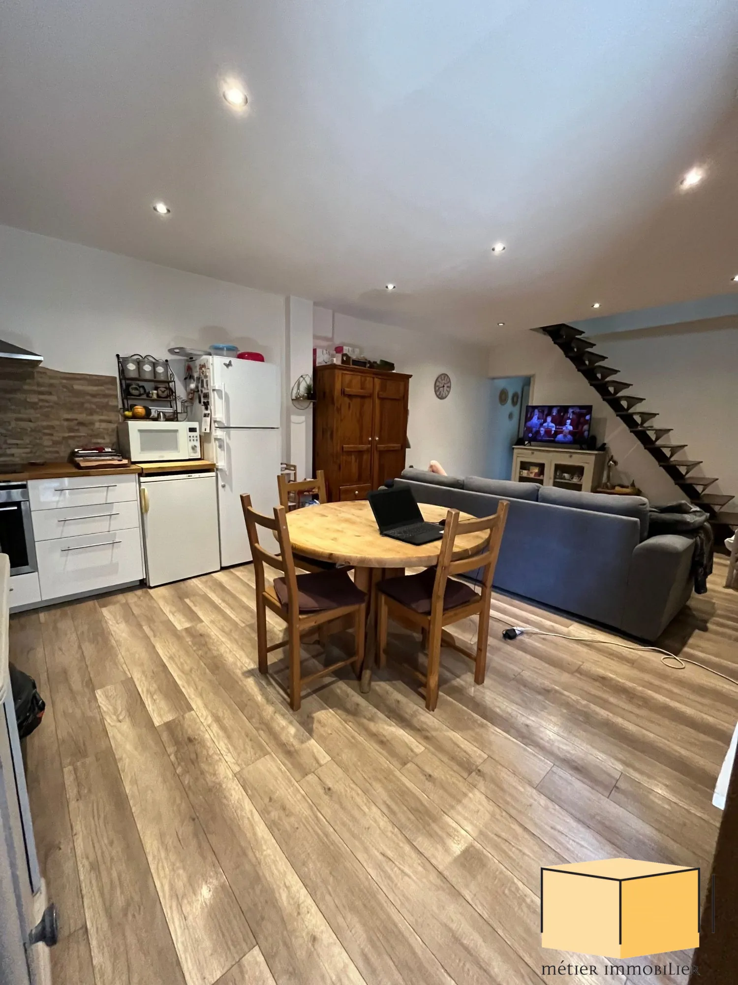 Appartement 3 pièces rénové avec terrasse à Yenne centre-ville 