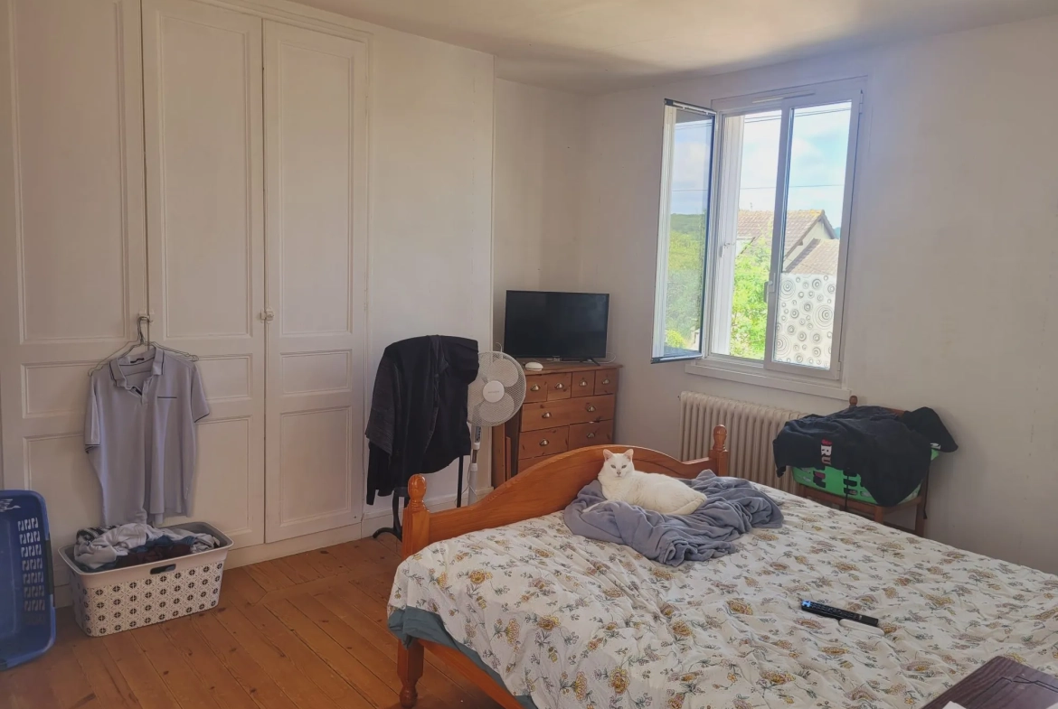 Maison ancienne avec dépendance à Louviers - 2 chambres et jardin clos 