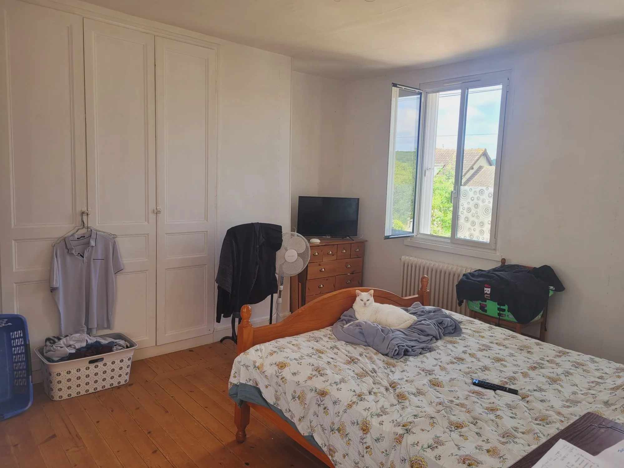 Maison ancienne avec dépendance à Louviers - 2 chambres et jardin clos 