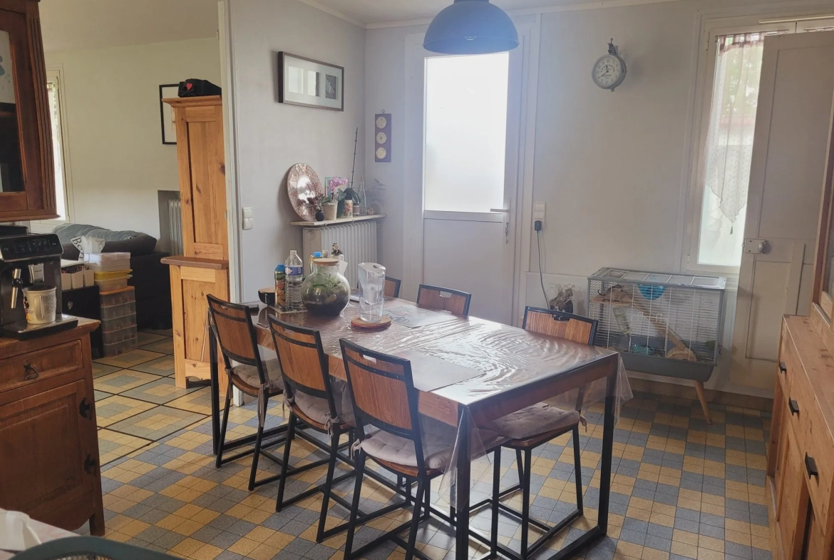 Maison ancienne avec dépendance à Louviers - 2 chambres et jardin clos 