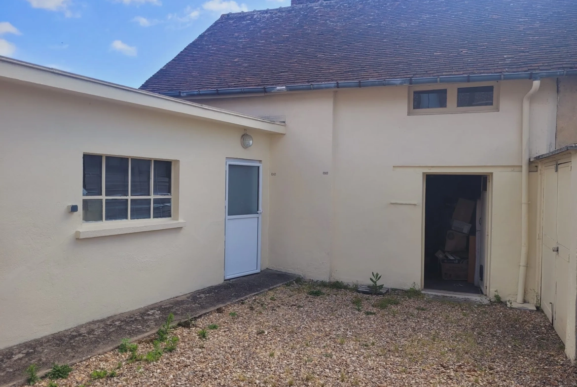 Maison ancienne avec dépendance à Louviers - 2 chambres et jardin clos 