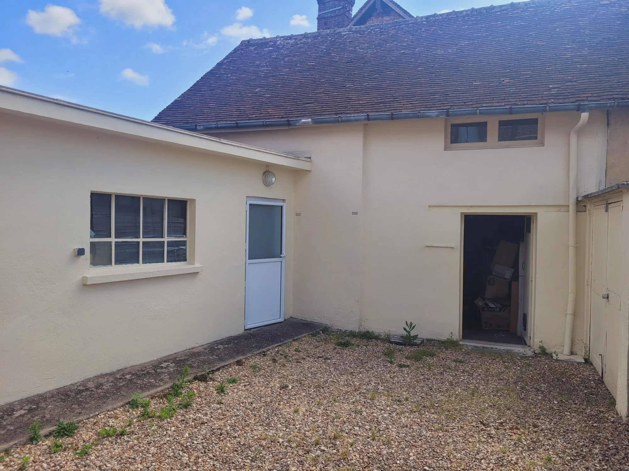 Maison ancienne avec dépendance à Louviers - 2 chambres et jardin clos 