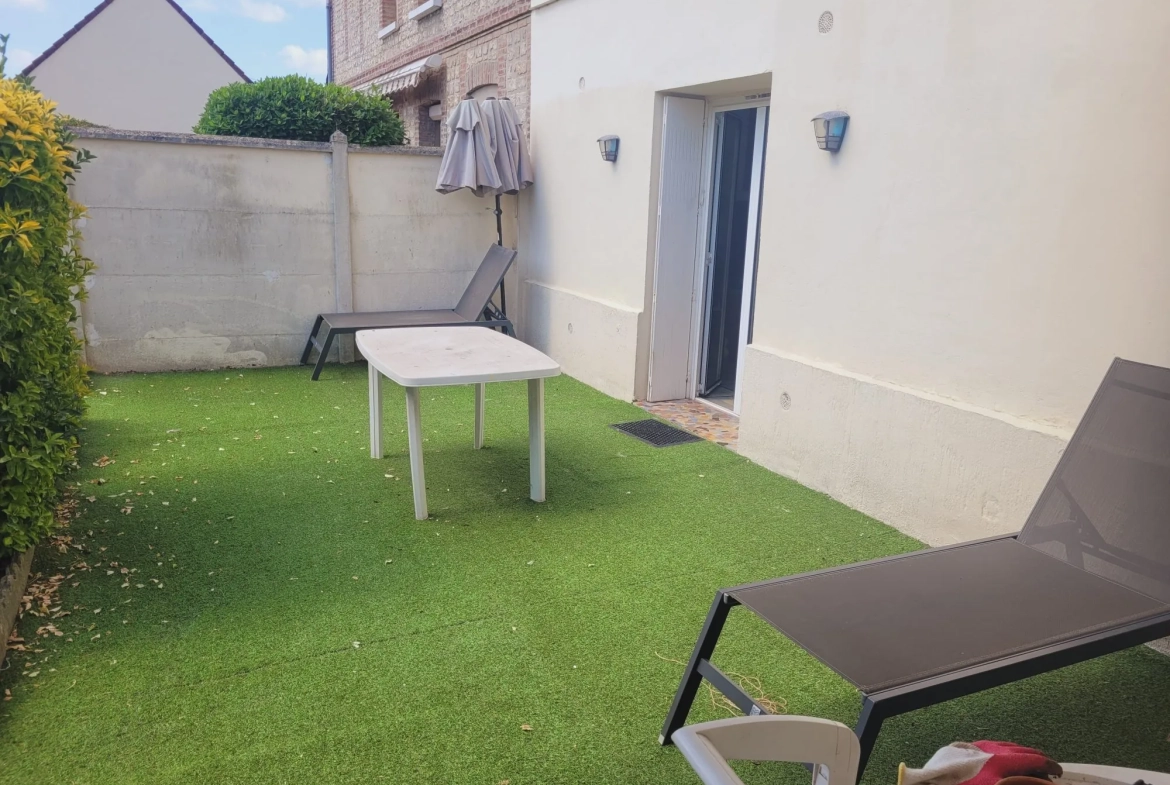 Maison ancienne avec dépendance à Louviers - 2 chambres et jardin clos 
