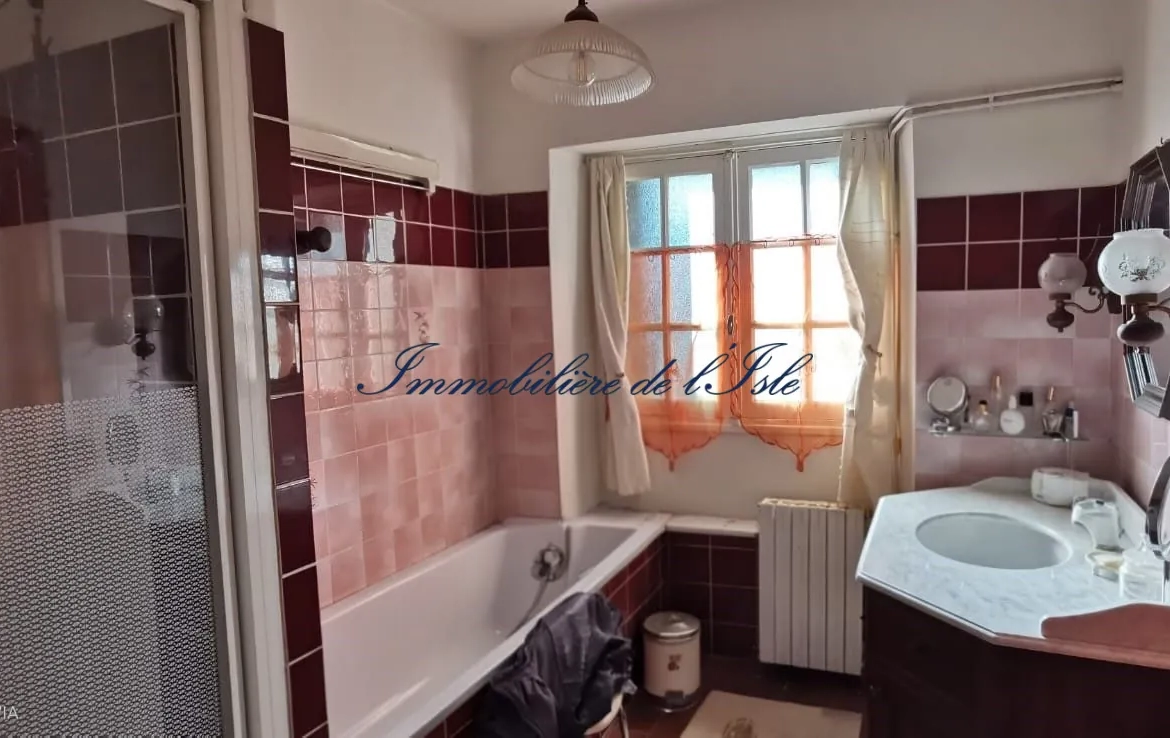 Maison de campagne en viager à Sanilhac - 170 m² avec grand jardin 