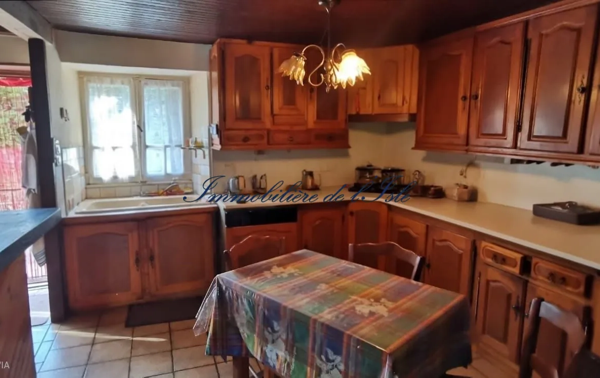 Maison de campagne en viager à Sanilhac - 170 m² avec grand jardin 