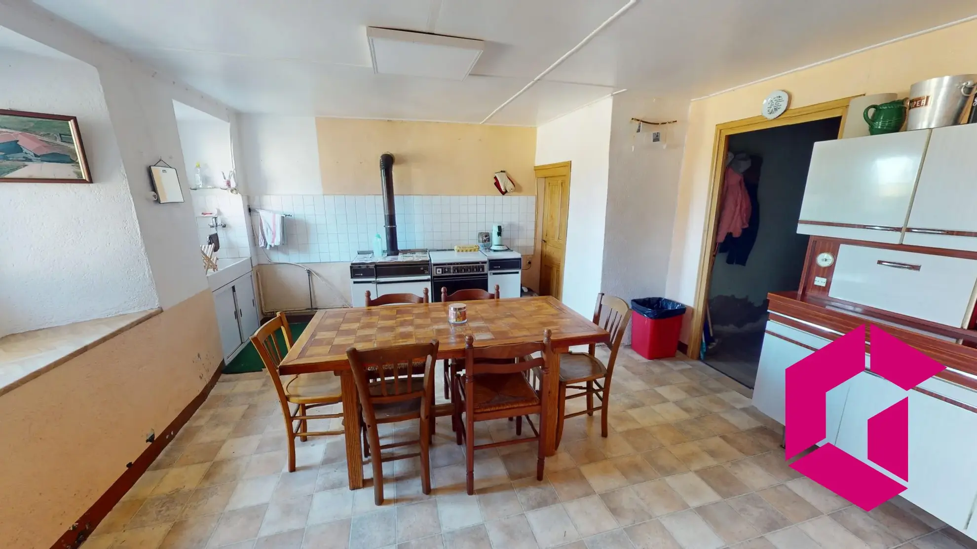 Ferme en pierres à rénover avec dépendances et vue sur les Gorges de l'Arzon 