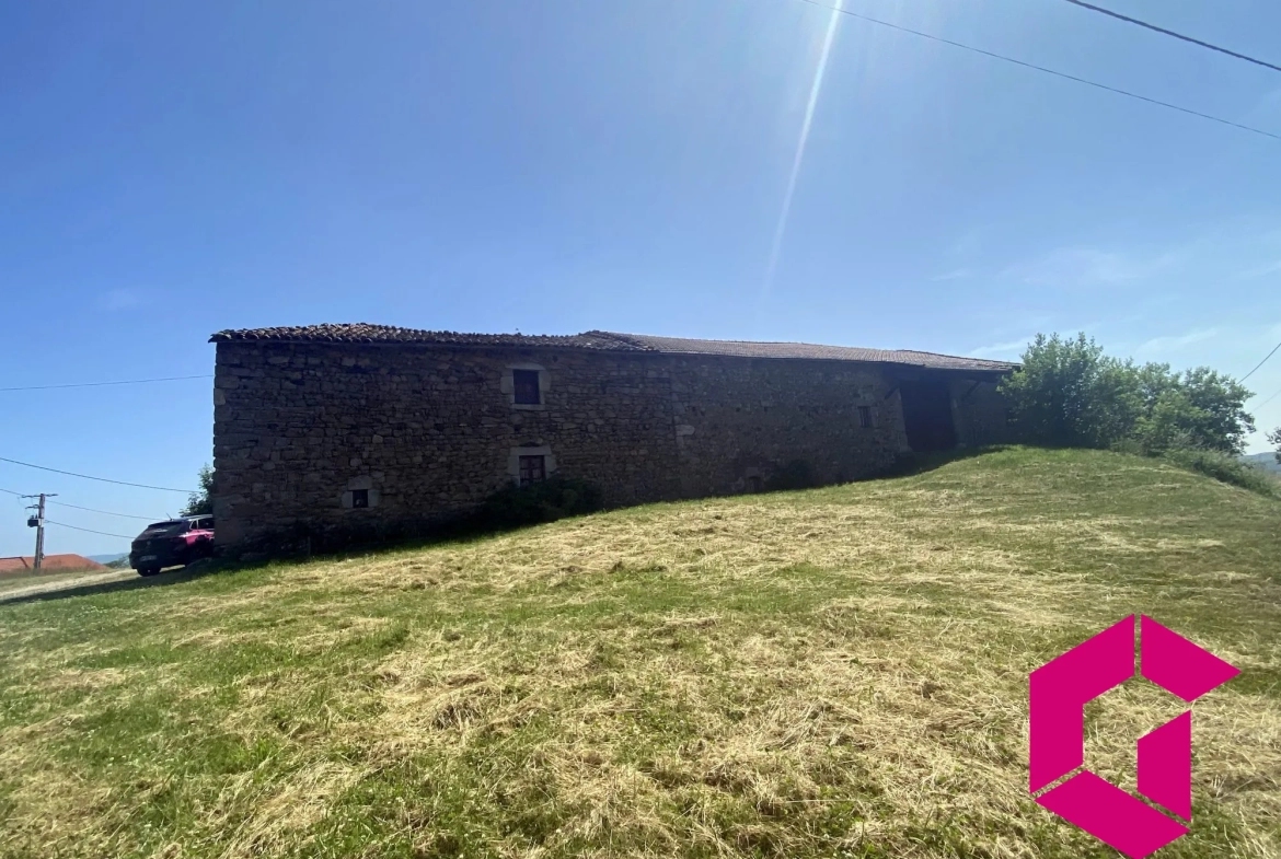Ferme en pierres à rénover avec dépendances et vue sur les Gorges de l'Arzon 