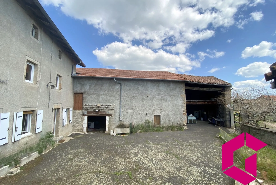 Ferme en pierres à rénover avec dépendances et vue sur les Gorges de l'Arzon 