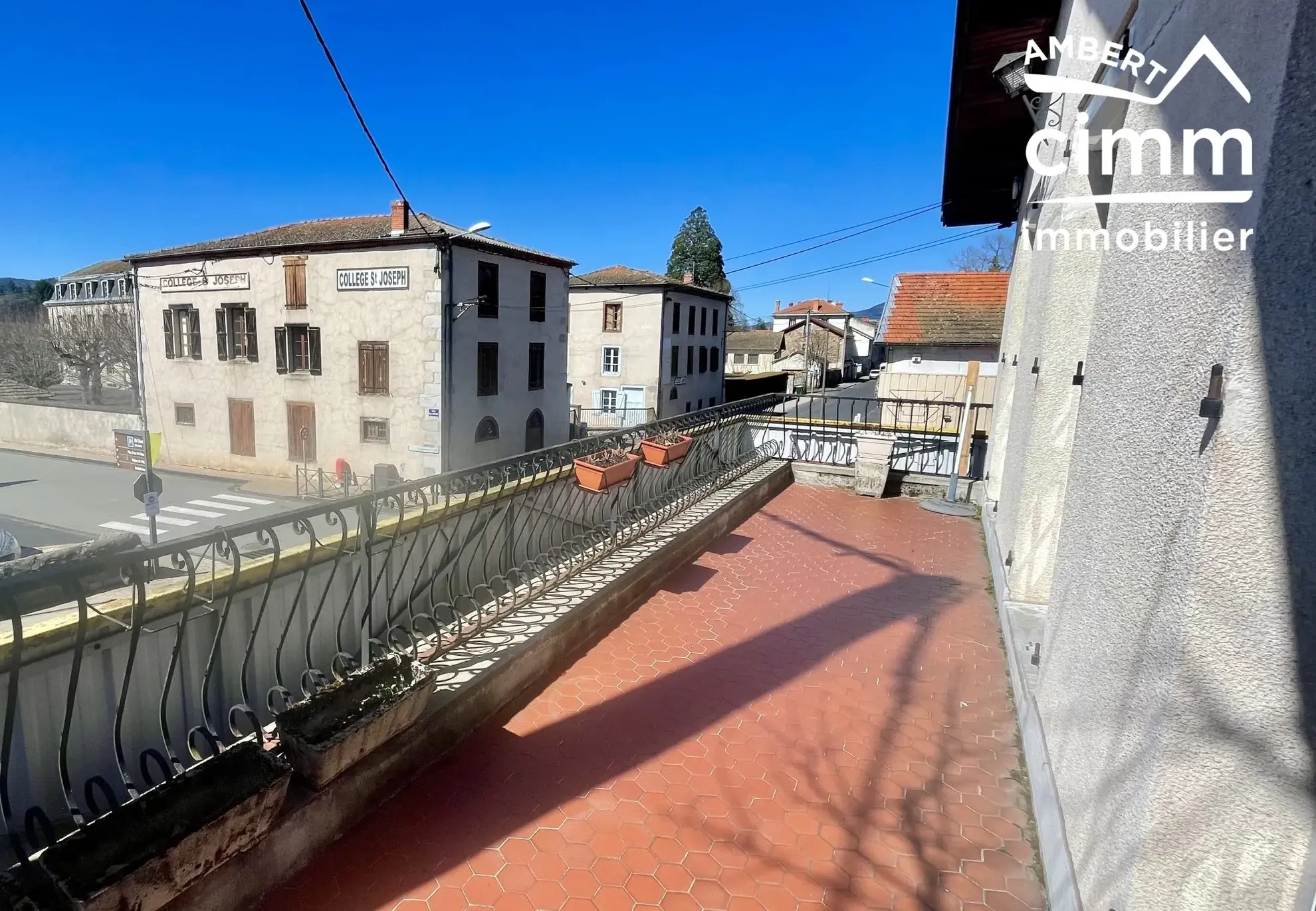 Bel appartement T5 avec terrasse à Ambert - Idéalement situé 