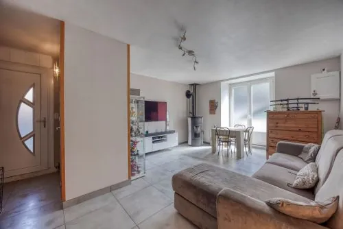 Maison de village à Goncelin avec dépendances et cour privée - Potentiel élevé 