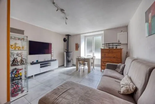 Maison de village à Goncelin avec dépendances et cour privée - Potentiel élevé 