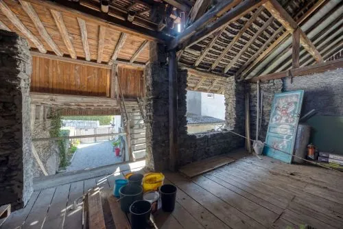 Maison de village à Goncelin avec dépendances et cour privée - Potentiel élevé 