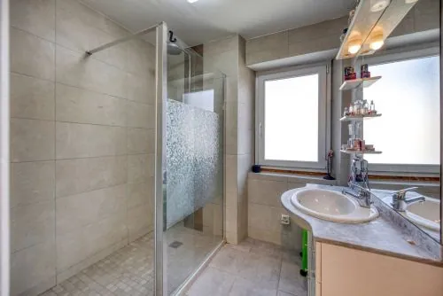 Maison de village à Goncelin avec dépendances et cour privée - Potentiel élevé 