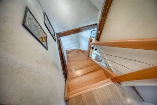 Maison de village à Goncelin avec dépendances et cour privée - Potentiel élevé 