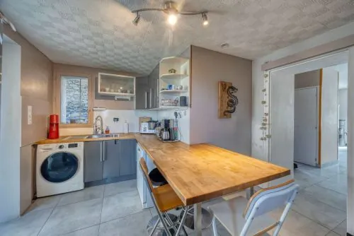 Maison de village à Goncelin avec dépendances et cour privée - Potentiel élevé 