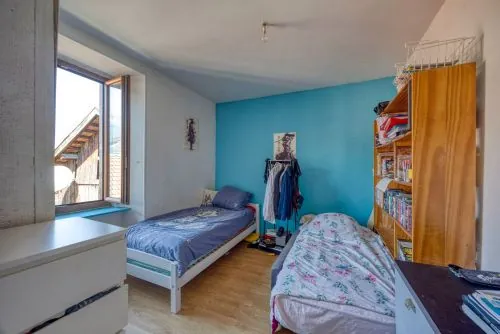 Maison de village à Goncelin avec dépendances et cour privée - Potentiel élevé 
