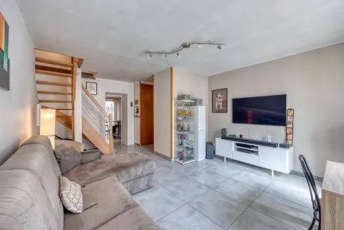 Maison de village à Goncelin avec dépendances et cour privée - Potentiel élevé 