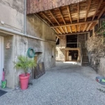 Maison de village à Goncelin avec dépendances et cour privée - Potentiel élevé