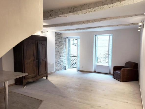 Maison de village rénovée avec garage à Saint-Pons-de-Thomières