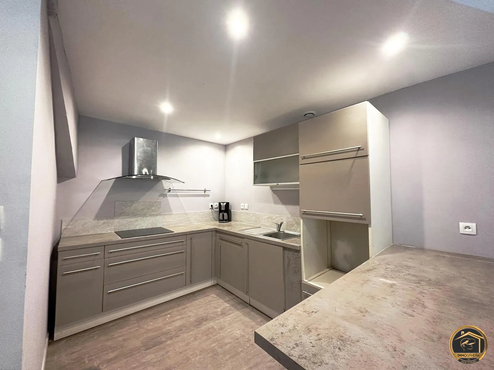 Maison de village rénovée avec garage à Saint-Pons-de-Thomières 