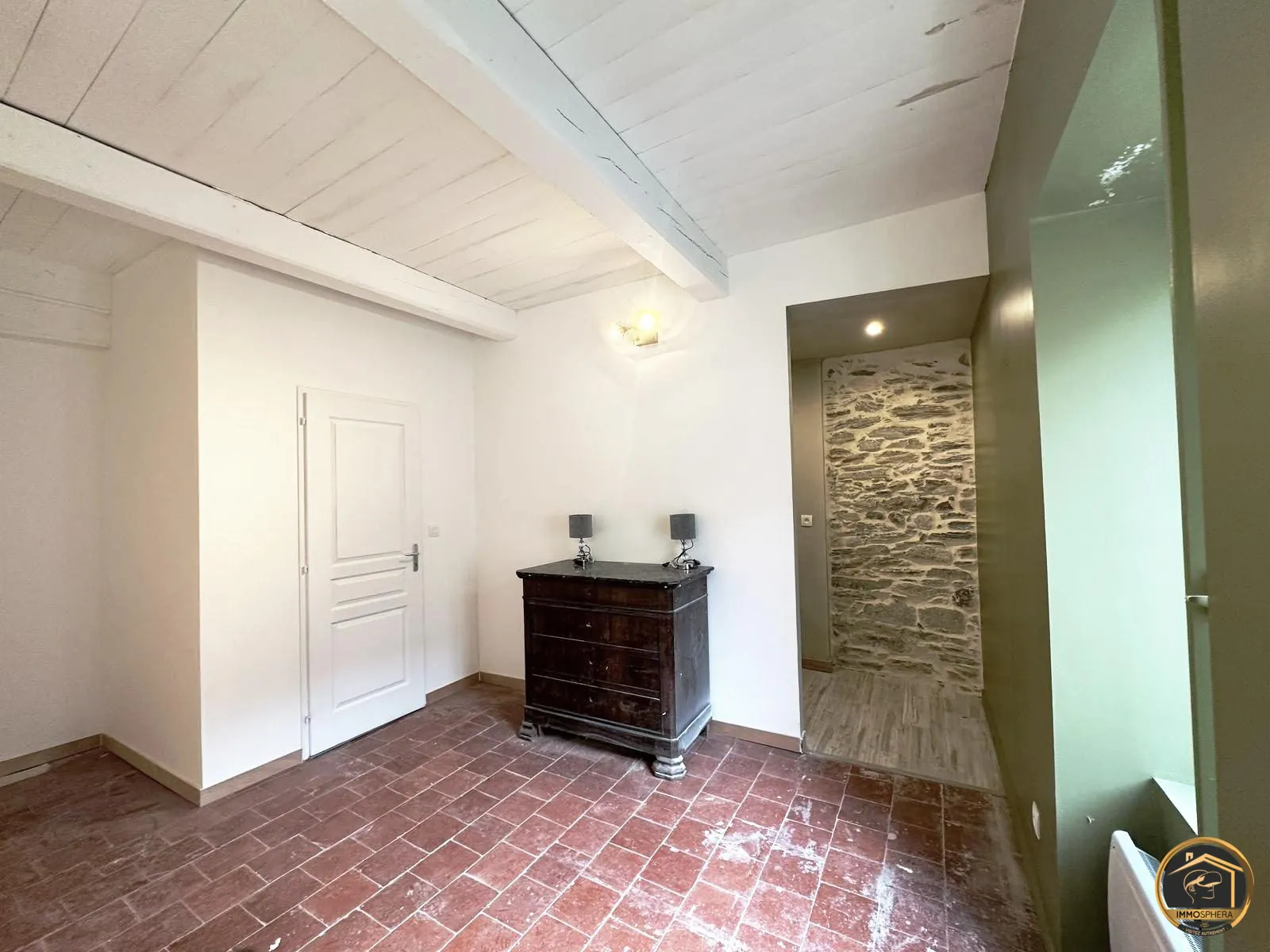 Maison de village rénovée avec garage à Saint-Pons-de-Thomières 