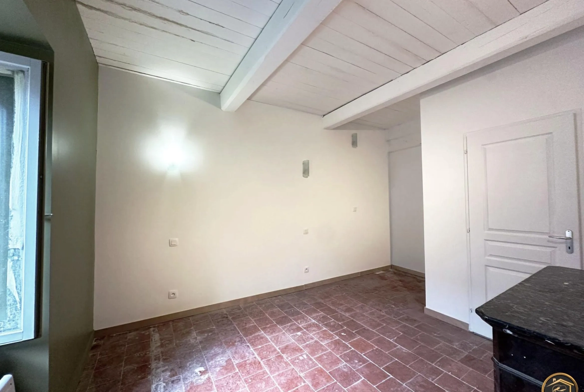 Maison de village rénovée avec garage à Saint-Pons-de-Thomières 