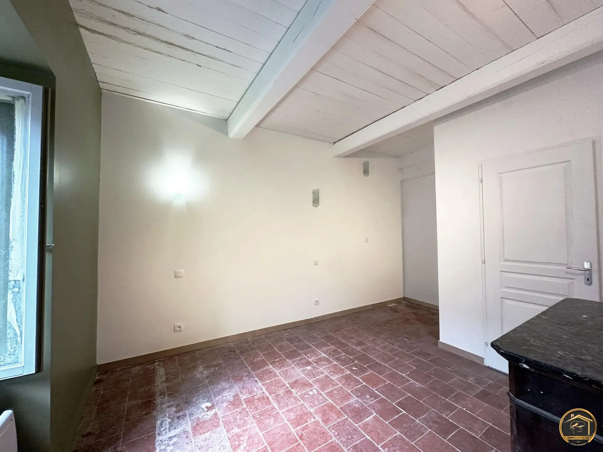 Maison de village rénovée avec garage à Saint-Pons-de-Thomières 
