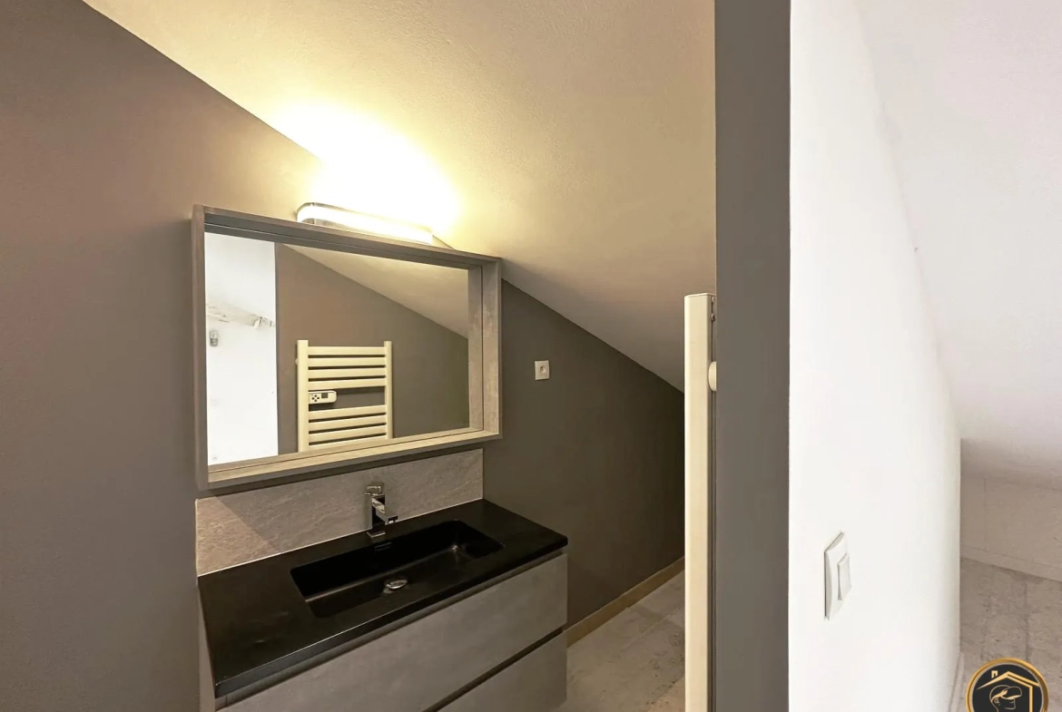 Maison de village rénovée avec garage à Saint-Pons-de-Thomières 
