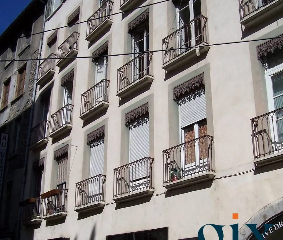 Studio meublé à vendre à Grenoble, rue St Laurent, loué, idéal investering 