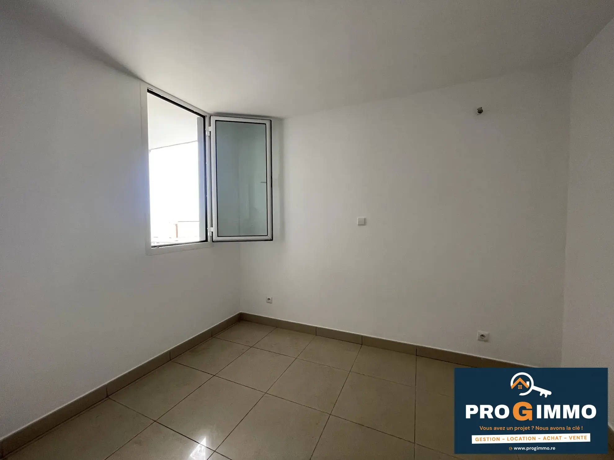 Appartement T2 avec vue mer à Saint-Denis - Résidence moderne et sécurisée 