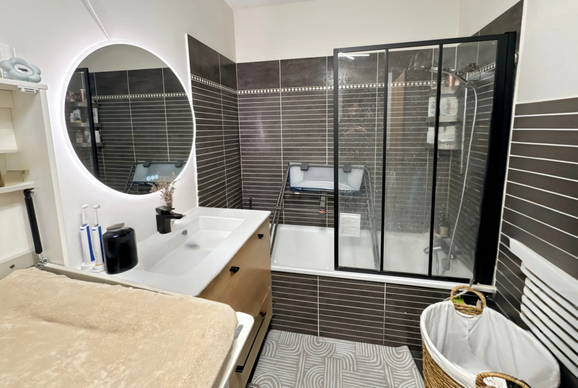 Appartement T2 avec Loggia à Lyon 8e - Investissement ou Premier Achat 
