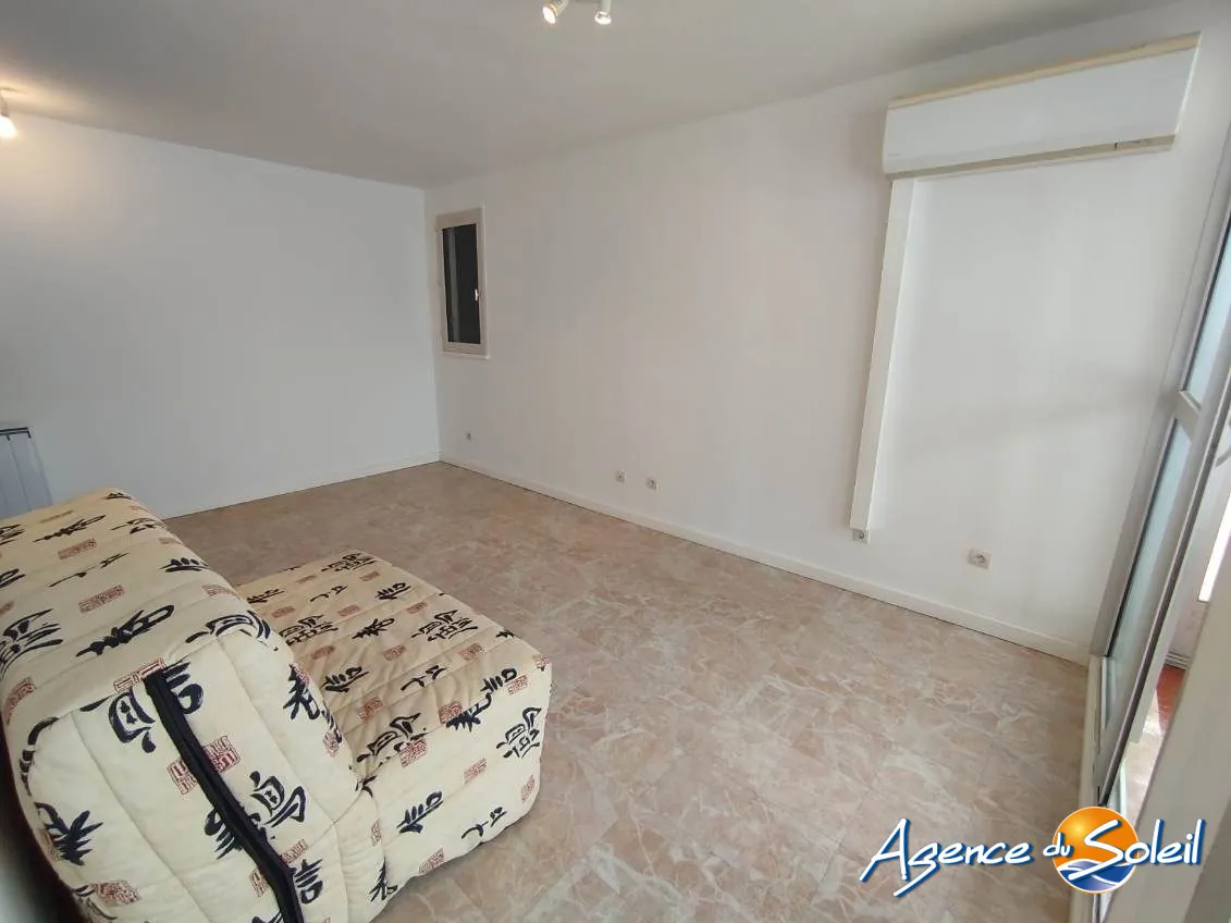 Studio à vendre avec terrasse à Gruissan, vue dégagée sur le Pech des Moulins 
