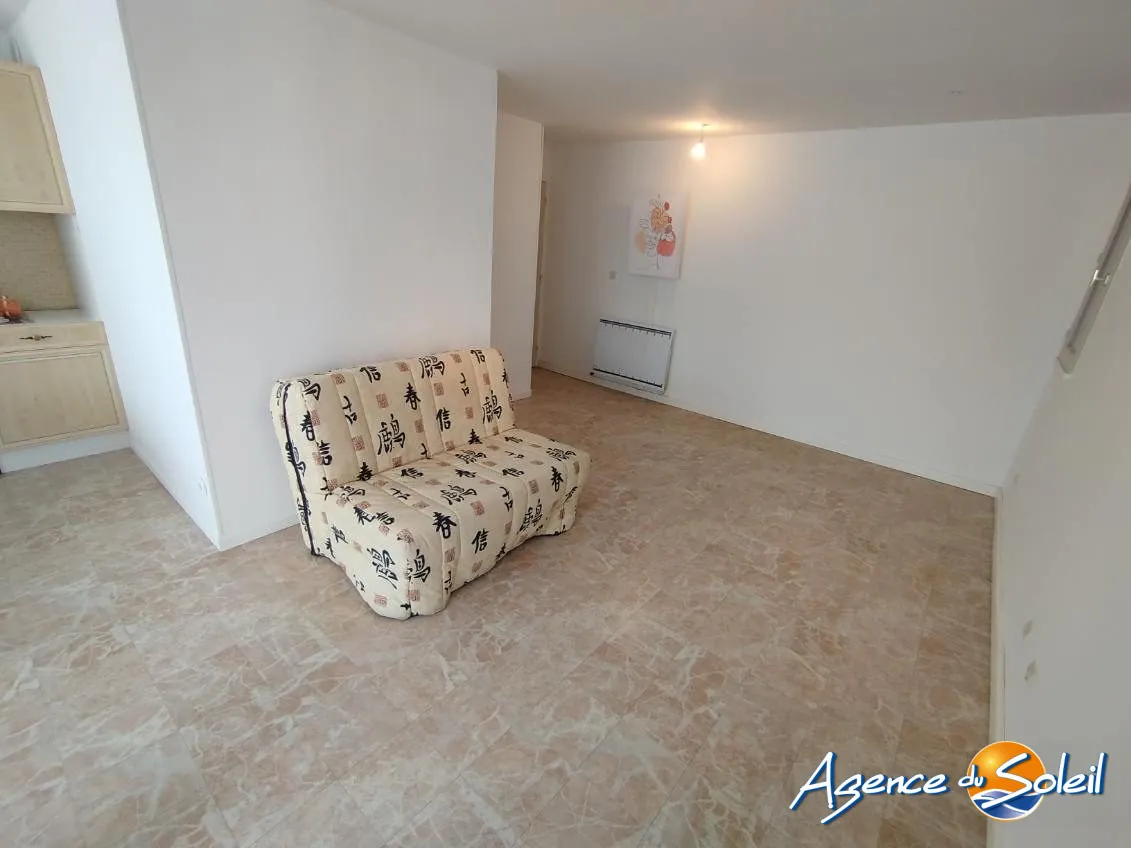 Studio à vendre avec terrasse à Gruissan, vue dégagée sur le Pech des Moulins 