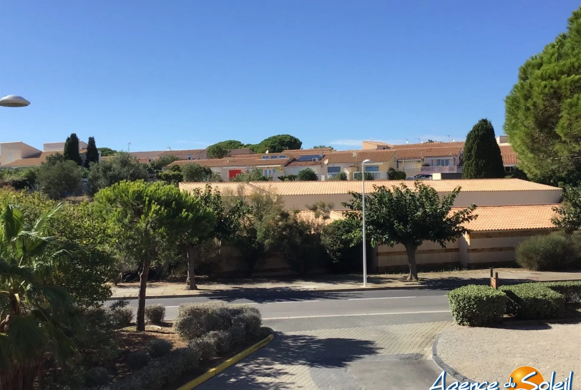 Studio à vendre avec terrasse à Gruissan, vue dégagée sur le Pech des Moulins 