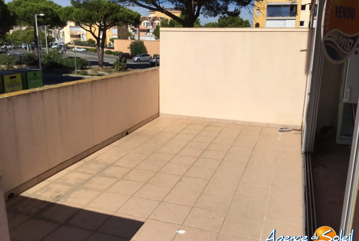 Studio à vendre avec terrasse à Gruissan, vue dégagée sur le Pech des Moulins 