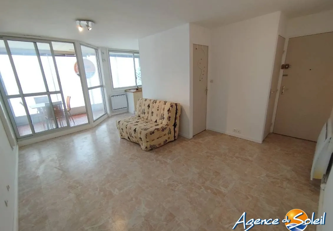 Studio à vendre avec terrasse à Gruissan, vue dégagée sur le Pech des Moulins 