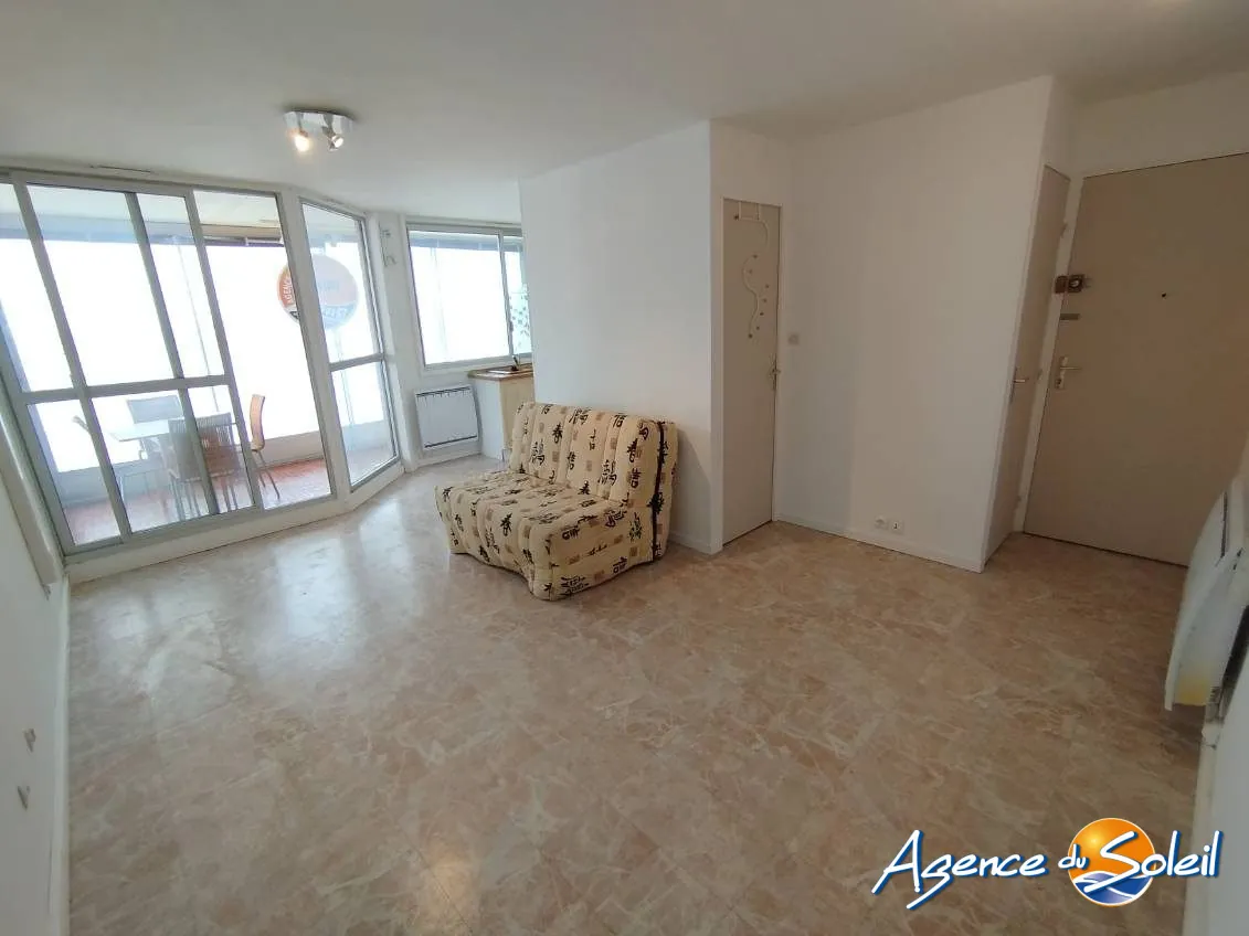 Studio à vendre avec terrasse à Gruissan, vue dégagée sur le Pech des Moulins 