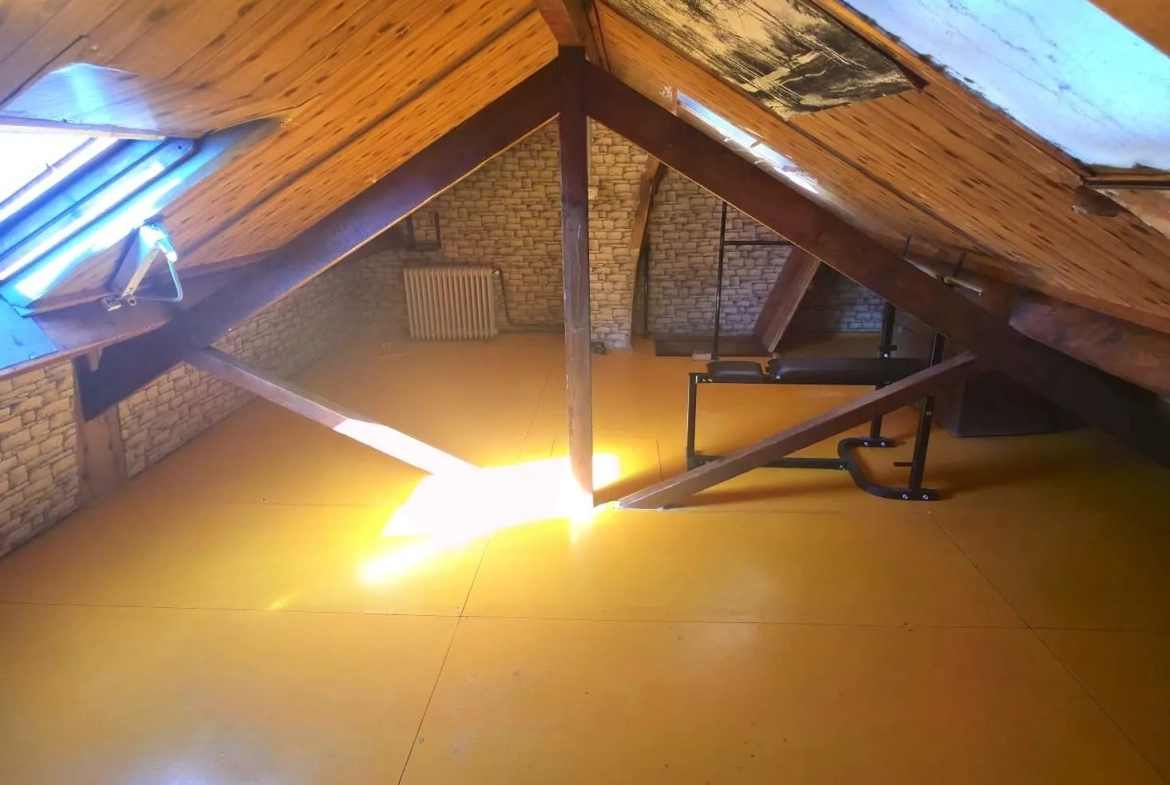 Maison à Vendre à Villerupt – Idéalement située, 70 m² à rafraîchir avec potentiel d'extension 