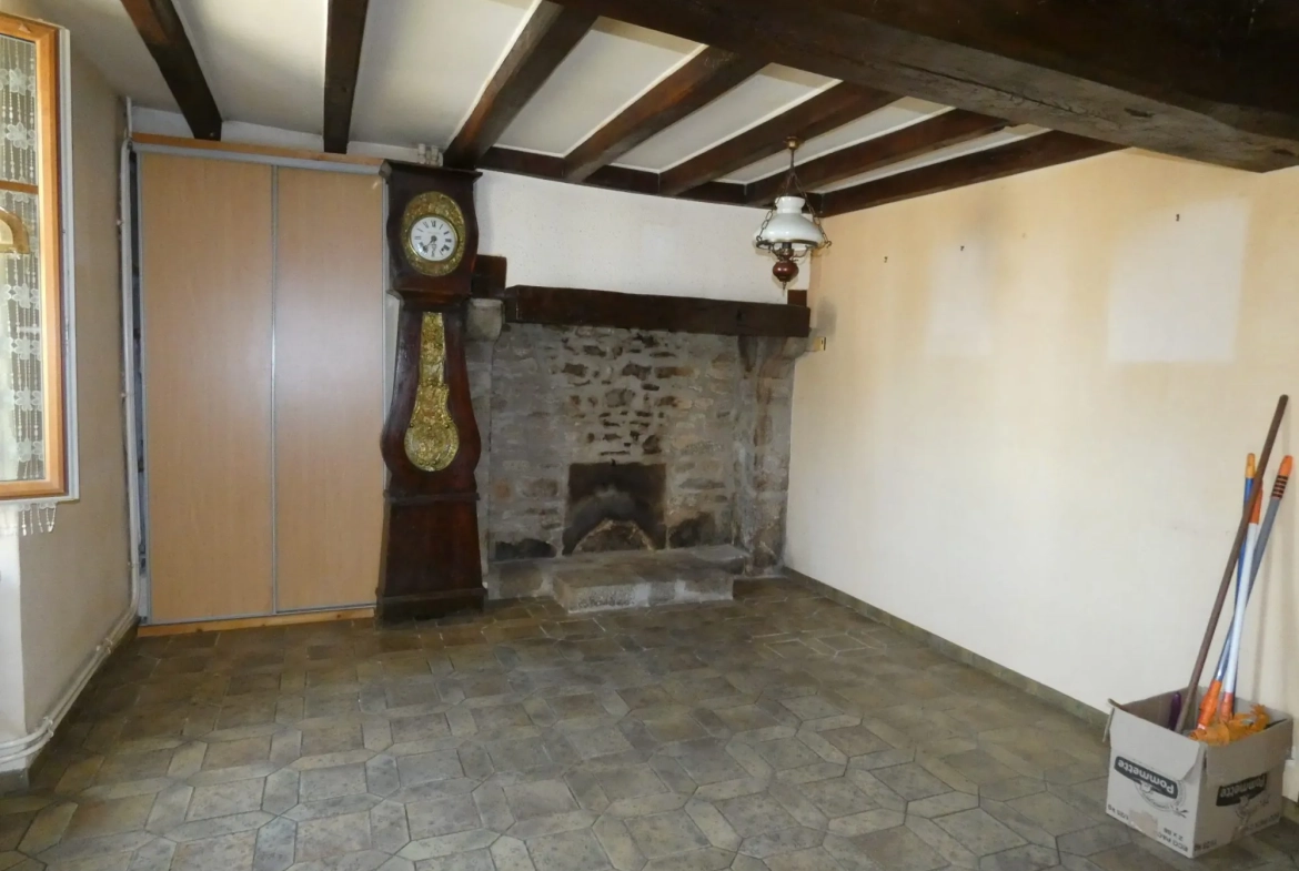 Maison de village en pierre avec dépendance et jardin à Cressat 