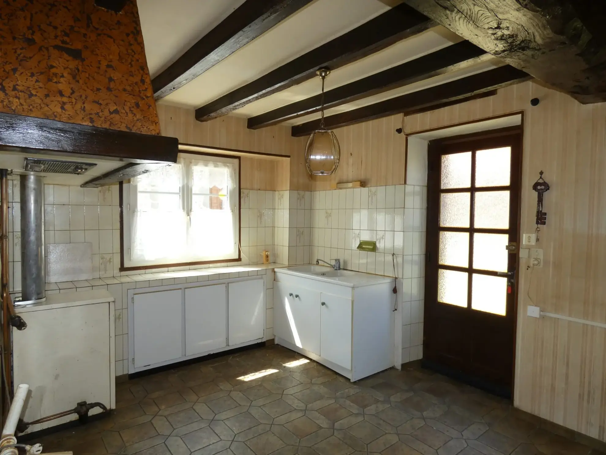 Maison de village en pierre avec dépendance et jardin à Cressat 