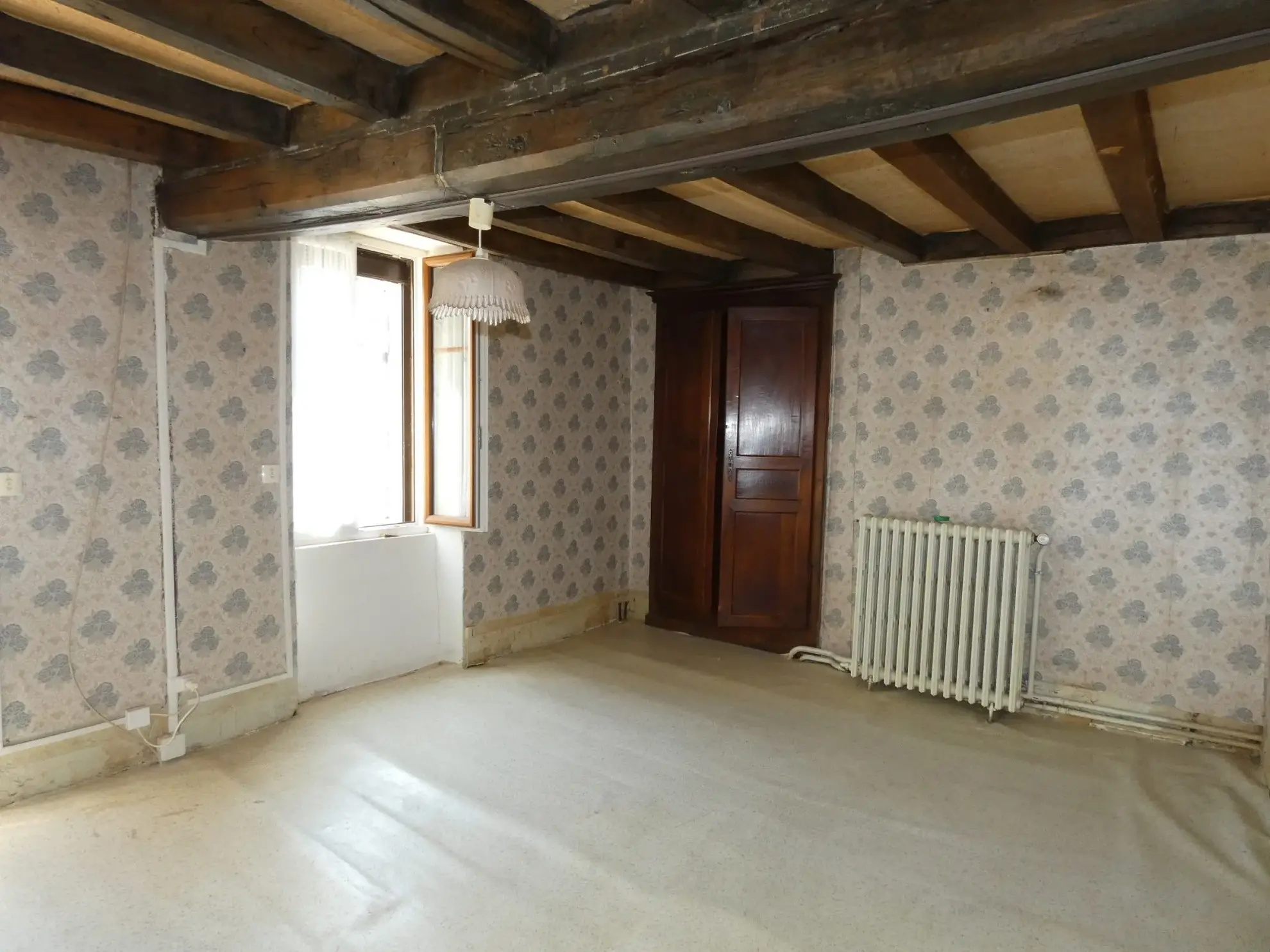 Maison de village en pierre avec dépendance et jardin à Cressat 