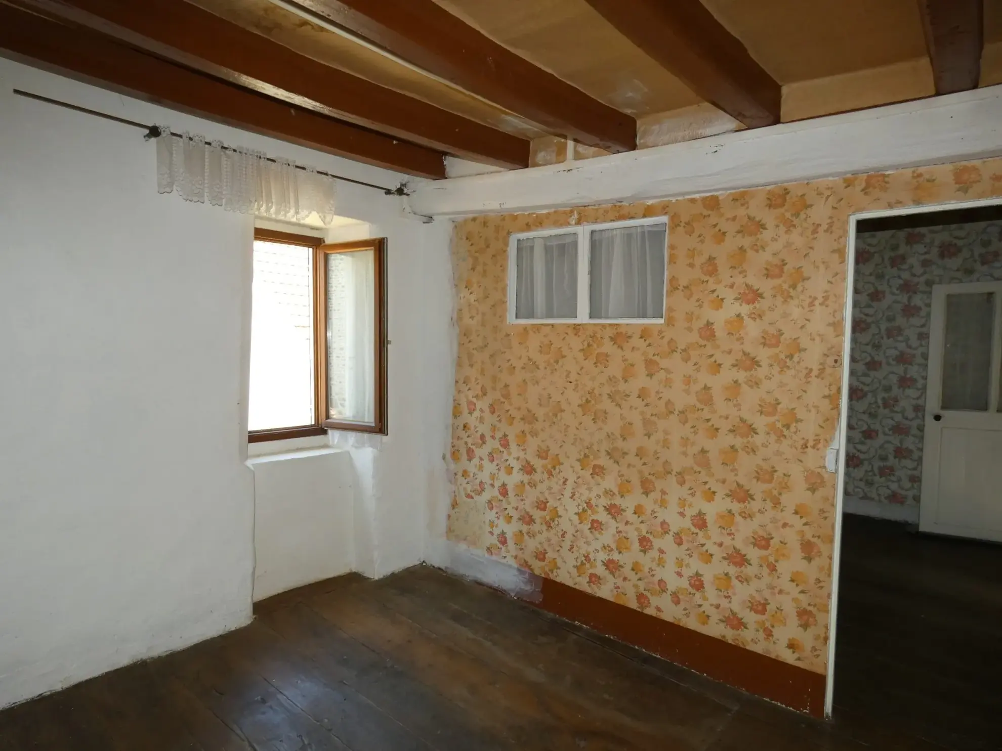 Maison de village en pierre avec dépendance et jardin à Cressat 