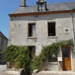 Maison de village en pierre avec dépendance et jardin à Cressat